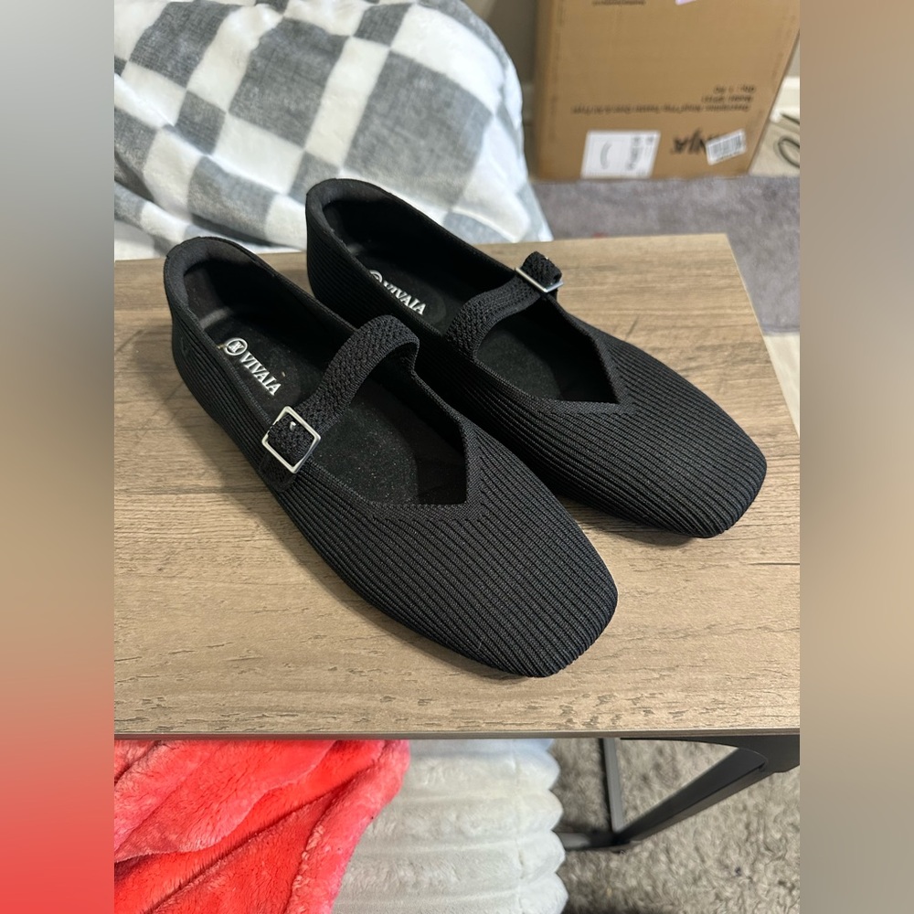 Vivaia Square-Toe Mary-Jane Flats